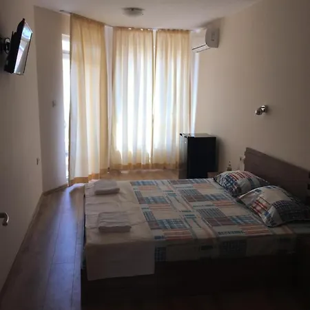 Sunny Life בית הארחה *